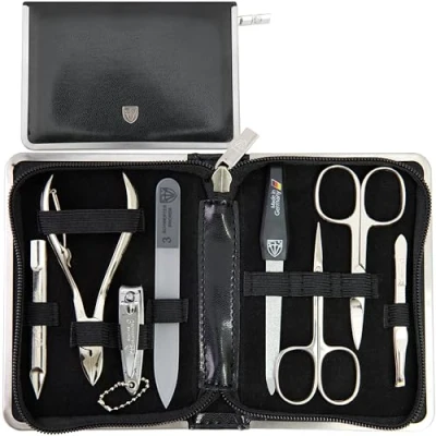 Abbildung von DREI SCHWERTER Germany Maniküreset Nagelnecessaire &#039;Andria&#039; 8 tlg. aus schwarzem Kunstleder, Inhalt: Nagelschere, Nagelzange, Glasnagelfeile, Hautschere, Pinzette und vieles mehr!