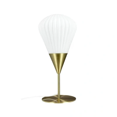 Abbildung von Dyberg Larsen Ballon Tischleuchte Opal/Messing DybergLarsen