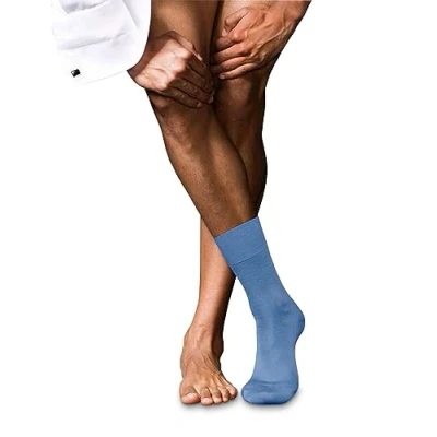 Abbildung von FALKE Herren No. 6 Socken atmungsaktive klimaregulierende geruchshemmende Wolle Seide hochwertig elegant verstärkte Herrensocken flache Naht druckfreie Fußspitze fein einfarbig Business 1 Paar