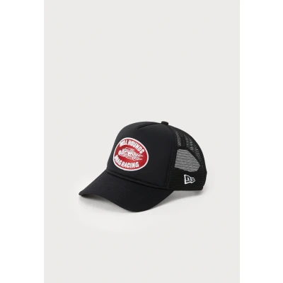 Abbildung von New Era Graphic Patch Trucker Unisex Cap, Größe: One Size, Black/red