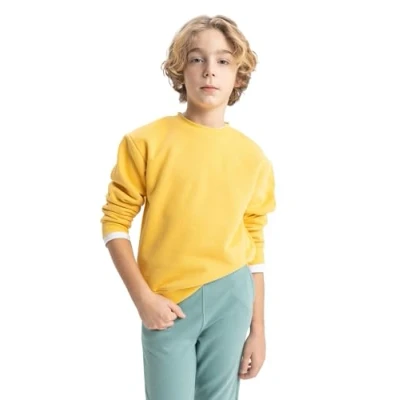 Abbildung von DeFacto Jungen Sweatshirt Bequeme Sweatshirts für Kinder Stylische Pullover und Fleecepullover