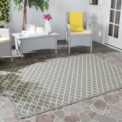 Abbildung von SAFAVIEH Geometrisch Teppich für Innen &amp; Außenbereich Wasserdicht Courtyard Collection, Kurzer Flor, Anthrazit und Beige, 160 X 231 cm