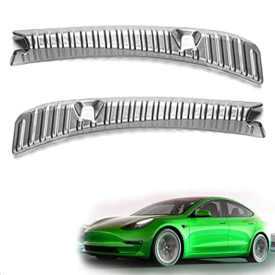 Abbildung von Shop4EV Schutzblenden Set für Tesla Model 3 (vor 10/23) Kratzschutz, Ladekantenschutz, einfache Montage. Hochwertige Optik und rostfrei. Abdeckung vorhandene Schäden (Silber)