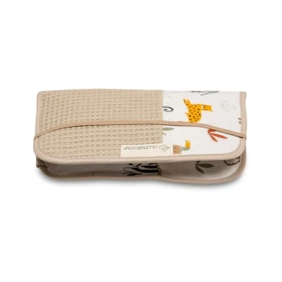 Abbildung von ULLENBOOM Windeltasche für unterwegs, Sand Savanne, Made in EU Wickeltasche bis zu 3 Windeln, Feuchttücher &amp; weiteres Zubehör, Ideal als Wickelorganiser den Kinderwagen