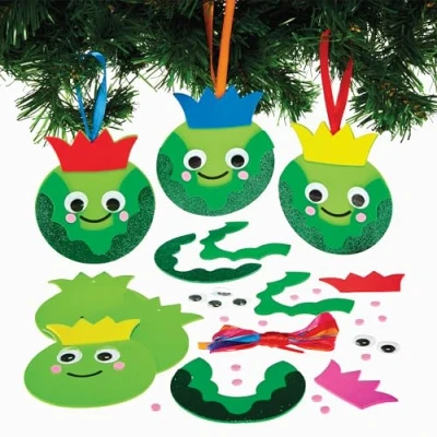 Abbildung von Baker Ross FX788 Rosenkohl Dekorationssätze Packung mit 8, Weihnachtsdekorationen und Bastelarbeiten für Kinder