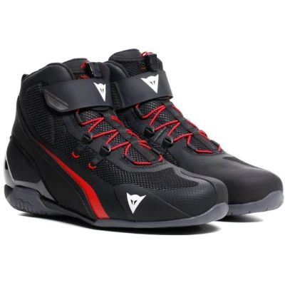 Abbildung von Dainese Herian Air Motorradschuhe Schwarz / Lava Rot Motorradstiefel (Packung, Antistatische und Öl Benzinfeste Sohle)