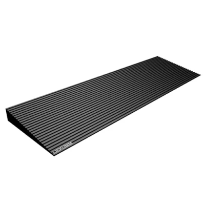 Abbildung von LIEKUMM 90 x 4,5 cm,Rollstuhlrampe aus Naturkautschuk,Belastbar bis 500 kg,Ansteigende Schwellenrampe mit Rutschfester Oberfläche für Rollstuhlschwellen,Türen und Badezimmer