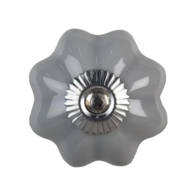 Abbildung von Clayre &amp; Eef Möbelknopf Schrankknopf STOCKHOLM hellgrau grau silber aus Keramik Schrankgriff Blume Blüte