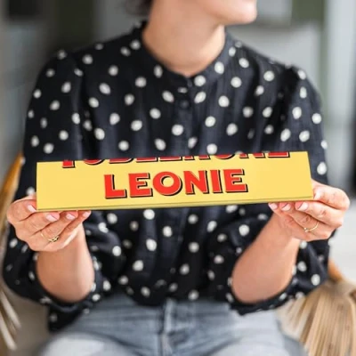 Abbildung von Toblerone Personalisiert mit Namen Personalisier diese und Botschaft, Milchschokolade Honig Mandelnougat (360 Gramm)