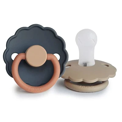 Abbildung von FRIGG Daisy Silikon Schnuller 2 Packung Symmetrischer Sauger in Kirschform BPA frei Hergestellt Dänemark (Aurora/Croissant, Größe 1 (0 6 Monate))