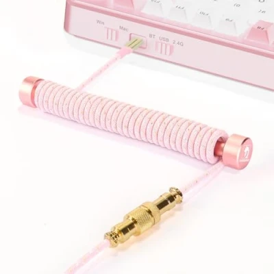 Abbildung von MAMBASNAKE Custom Coiled Keyboard Cable und Aviator Winder Set Fixed Rod Metall Weight Bar + Braided USB C Kabel mit 24K Gold Aviation Connector von Gaming Tastaturen Rosa