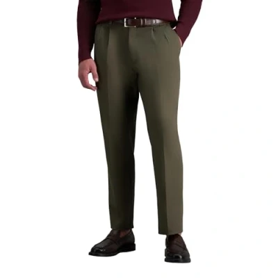 Abbildung von Haggar Herren Hose, bügelfrei, Klassische Passform, erweiterbarer Taillenbund mit Falten vorne Braun 36W / 29L