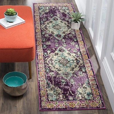 Abbildung von SAFAVIEH Boho Teppich für Wohnzimmer, Esszimmer, Schlafzimmer Monaco Collection, Kurzer Flor, Violett und Hellblau, 66 X 183 cm