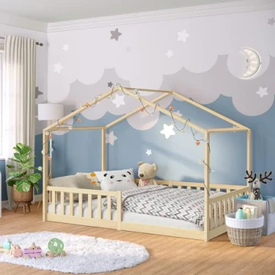 Abbildung von Bellabino Hausbett Bia (natur lackiert, 120x200 cm, Bodenbett mit Rolllattenrost und Rausfallschutz), bodentiefes Kinderbett in verschiedenen Ausführungen