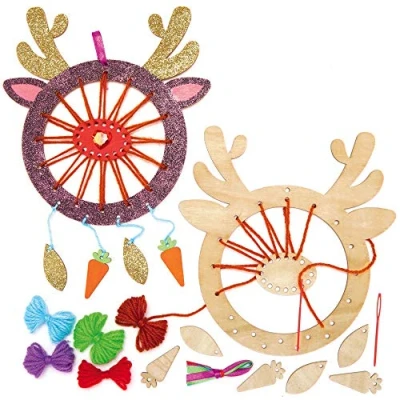 Abbildung von Baker Ross AX520 Rentier Traumfänger aus Holz Bastelset für Kinder 4 Stück, Festliche Kreativsets und Bastelbedarf zum Basteln Dekorieren zur Weihnachtszeit