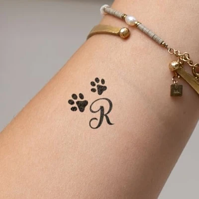 Abbildung von Inkster Pfote mit Initialen Tattoo Buchstabe R vegane &amp; wasserfeste Temporäre Tattoos für Erwachsene EU Kosmetikzertifizierte Farbe