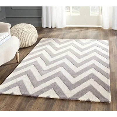 Abbildung von SAFAVIEH Modern Teppich für Wohnzimmer, Esszimmer, Schlafzimmer Cambridge Collection, Kurzer Flor, Silber und Elfenbein, 91 X 152 cm