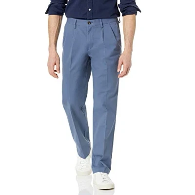 Abbildung von Amazon Essentials Herren Knitterfreie Chinohose mit klassischer Passform und Bügelfalte (erhältlich in Big &amp; Tall), Indigo, 32W / 31L