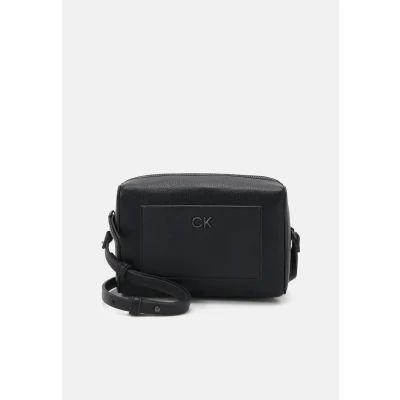 Abbildung von Calvin Klein Daily Camera BAG Pebble Umhängetasche, Damen, Größe: One Size, Black