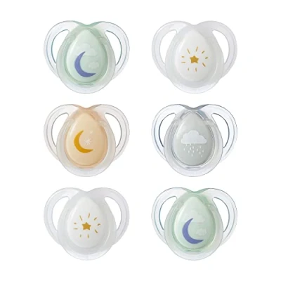 Abbildung von Tommee Tippee Night Time Schnuller, symmetrisches kiefergerechtes Design, BPA freies Silikonbeutel, 0 6 m, Stück Schnuller