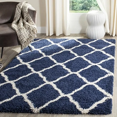 Abbildung von SAFAVIEH Zottelig Teppich für Wohnzimmer, Esszimmer, Schlafzimmer Hudson Shag Collection, Hoher Flor, Marine und Elfenbein, 155 X 229 cm