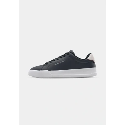 Abbildung von Tommy Hilfiger Herren Court Sneaker Detail Essential aus Leder, Blau (Desert Sky), 41