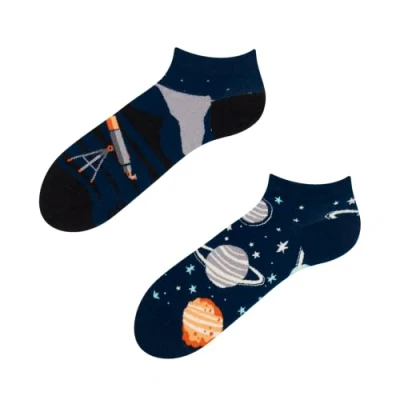 Abbildung von Dedoles Sneaker Socken Low Cut Füßlinge Unisex Damen Herren Baumwolle lustiges Design Geschenk links rechts verschieden, Farbe Blau, Motiv Kosmos Knöchelsocken, Gr. 35 38