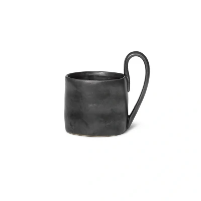 Abbildung von ferm LIVING Tasse Flow, schwarz, 360 ml, Keramik, glasiert