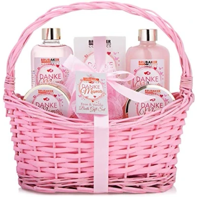 Abbildung von BRUBAKER Hautreinigungs Set Dusch und Badeset &quot;Danke Mama&quot;, 7 tlg., Muttertagsgeschenk in Vintage Korb, Mutter Pflegeset mit Rosen Vanille Duft, Geschenk für Muttertag Geburtstag