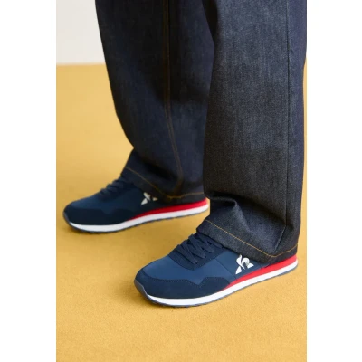 Abbildung von le coq sportif Astra 2 Unisex Sneaker low, Größe: 44.5, Dress blue/fiery red Schuhe