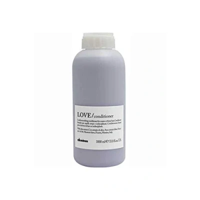 Abbildung von Davines Essential Haircare LOVE / Conditioner Lovely Smoothing 1000ml (Salon Size)