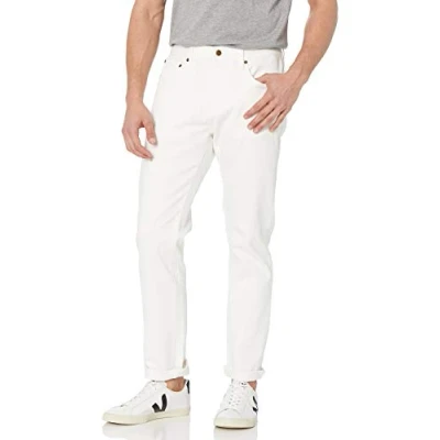 Abbildung von Amazon Essentials Herren Stretchjeans, athletische Passform, Grellweiß, 36W / 31L