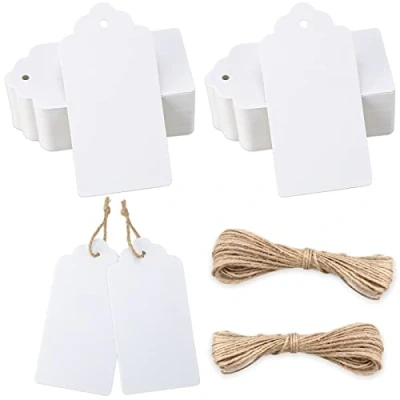 Abbildung von jijAcraft 100 Stück Weiß Geschenkanhänger, Groß Kraftpapier Anhänger Etiketten 5 x 10 CM, Anhängeetiketten mit Juteschnur, für Geschenkverpackung, Hochzeit, Lesezeichen, Weihnachten