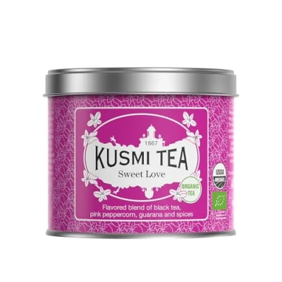 Abbildung von Kusmi Tea Sweet Love Bio Schwarzer Tee Mischung aus Schwarzem Tee, Rosa Pfeffer, Guarana und Gewürzen Loser 100 g Metalldose Menge für etwa 50 Tassen