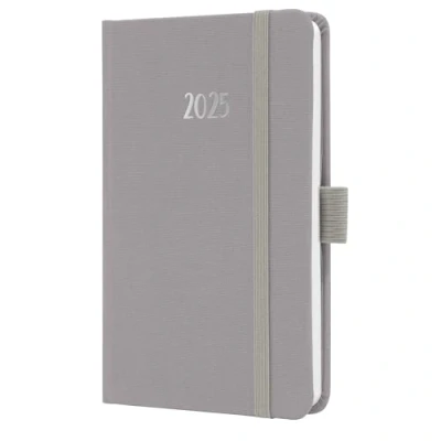Abbildung von SIGEL J5402 Wochenkalender Jolie 2025, ca. A6, grau, Hardcover mit Textileinband, Gummiband, Stiftschlaufe, Einstecktasche, 174 Seiten, vegan, aus nachhaltigem Papier, Terminplaner