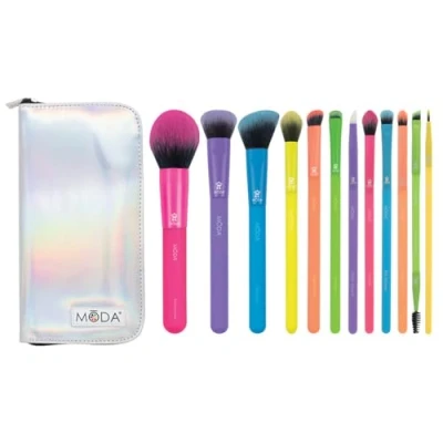 Abbildung von MODA Totally Electric 13 teiliges Make up Pinsel Set für das gesamte Gesicht, inkl. Puder, Teint, Rouge, Shader, Smudger und Falten mit Reißverschlussetui