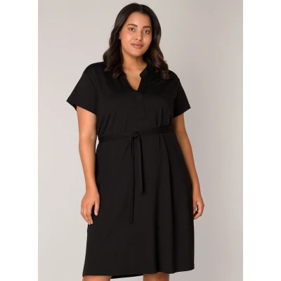 Abbildung von Base Level Curvy Sommerkleid, mit Bindegürtel