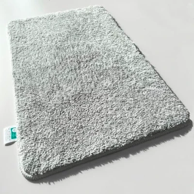 Abbildung von casa pura Badematte weicher, Flauschiger Badezimmerteppich in Shaggy Optik, Badvorleger rutschfest waschbar Duschvorleger, Teppich Fußmatte für Badezimmer, Dusche 80x150 cm, Silbergrau Sky Soft