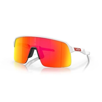 Abbildung von Oakley Herren Oo9463 Sutro Lite Sonnenbrille, Mattweiß/Prizm Rubin, Standard