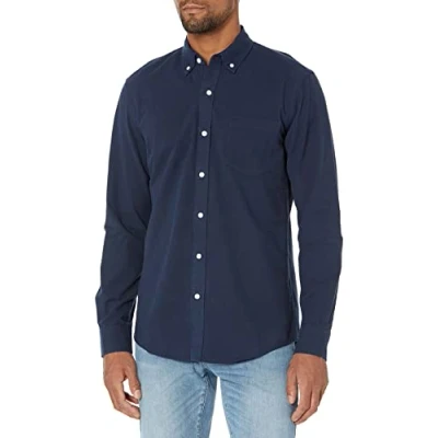 Abbildung von Amazon Essentials Herren Langärmliges Hemd aus Oxford Stoff mit Tasche in schmaler Passform, Marineblau, XL