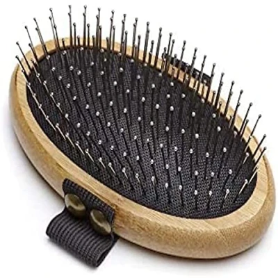 Abbildung von Mikki 6280002 Bambus Handbürste mit Kugelköpfen Für mittellanges und dichtes Fell, Hunde Katzen, Hergestellt aus nachhaltigem Bambus, Sanfte Pflegebürste, 95 g