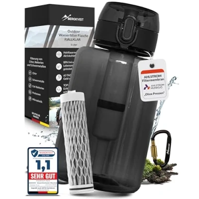 Abbildung von BERGKVIST® Outdoor Wasserfilter Flasche FJÄLLKLAR (1l) 1 Liter Trinkflasche mit Filter von AHLSTROM® für sauberes Trinkwasser beim Campen, Wandern &amp; Survival Abenteuer Schwarz