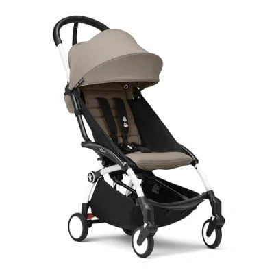 Abbildung von Stokke YOYO3 Kinderwagen ab 6 Monaten Inklusive weißem Rahmen, Taupe Sitzkissen + Verdeck Blitzschnell ein und ausklappbar Leicht &amp; kompakt Handgepäck kompatibel