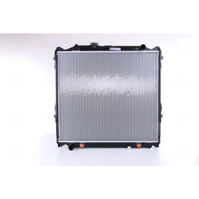 Abbildung von NISSENS 647551 Kühler, Motorkühlung Aluminium 575 639 26 Kühlrippen gelötet TOYOTA: Land Cruiser Prado 90