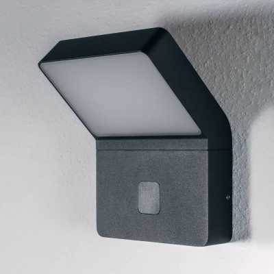 Abbildung von LEDVANCE LED Wand und Deckenleuchte, Leuchte für Außenanwendungen, Warmweiß, Integrierter Tageslicht Bewegungssensor, Endura Style Wall Wide Sensor