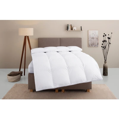 Abbildung von Home affaire Daunenbettdecke &quot;Marseilles Bettdecke 135x200 cm, 155x220 cm und weiteren Größen&quot;, extrawarm, Bezug 100% Baumwolle, (1 St.)