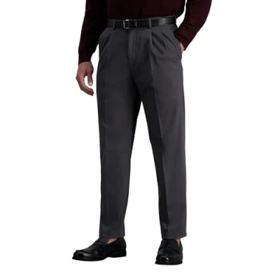 Abbildung von Haggar Herren Hose, bügelfrei, Klassische Passform, erweiterbarer Taillenbund mit Falten vorne grau 34W / 34L