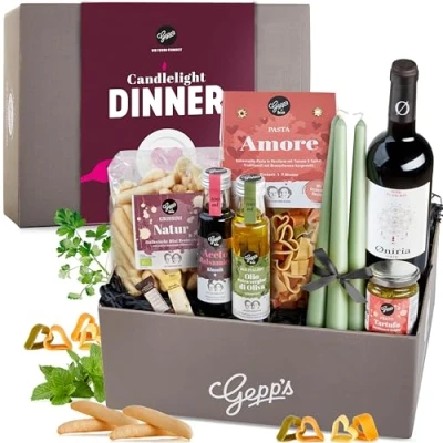 Abbildung von Gepp&#039;s Feinkost Candle Light Dinner Box I Romantisches zu Zweit mit spanischem Rotwein, Pasta in Herzform, Trüffel Pesto und mehr Gourmet Weihnachts Geschenkset für genussvolle Momente