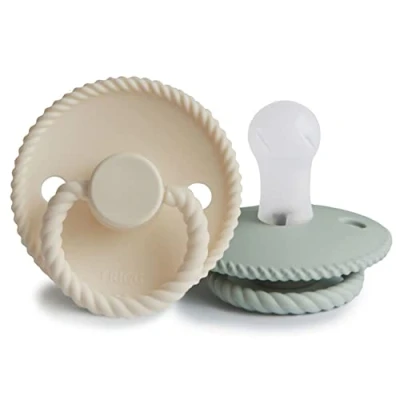 Abbildung von FRIGG Rope Silikon Schnuller 2 Packung Symmetrischer Sauger in Kirschform BPA frei Hergestellt Dänemark (Cream/Sage, Größe 1 (0 6 Monate))