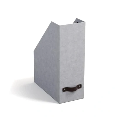 Abbildung von Bigso Box of Sweden ESTELLE Stehsammler für Zeitschriften, Magazine und Akten praktischer Organizer aus Faserplatte Papier in Leinenoptik stabiler Zeitschriftenhalter mit Griff hellgrau